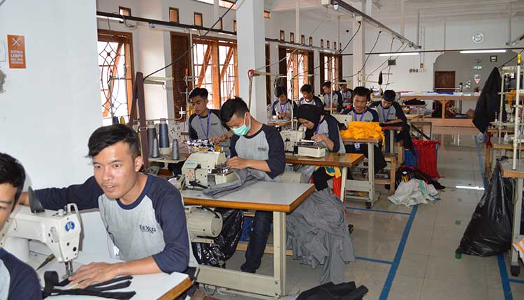 Pabrik Konveksi Baju Seragam Kantor Garut 0813-2184-7425